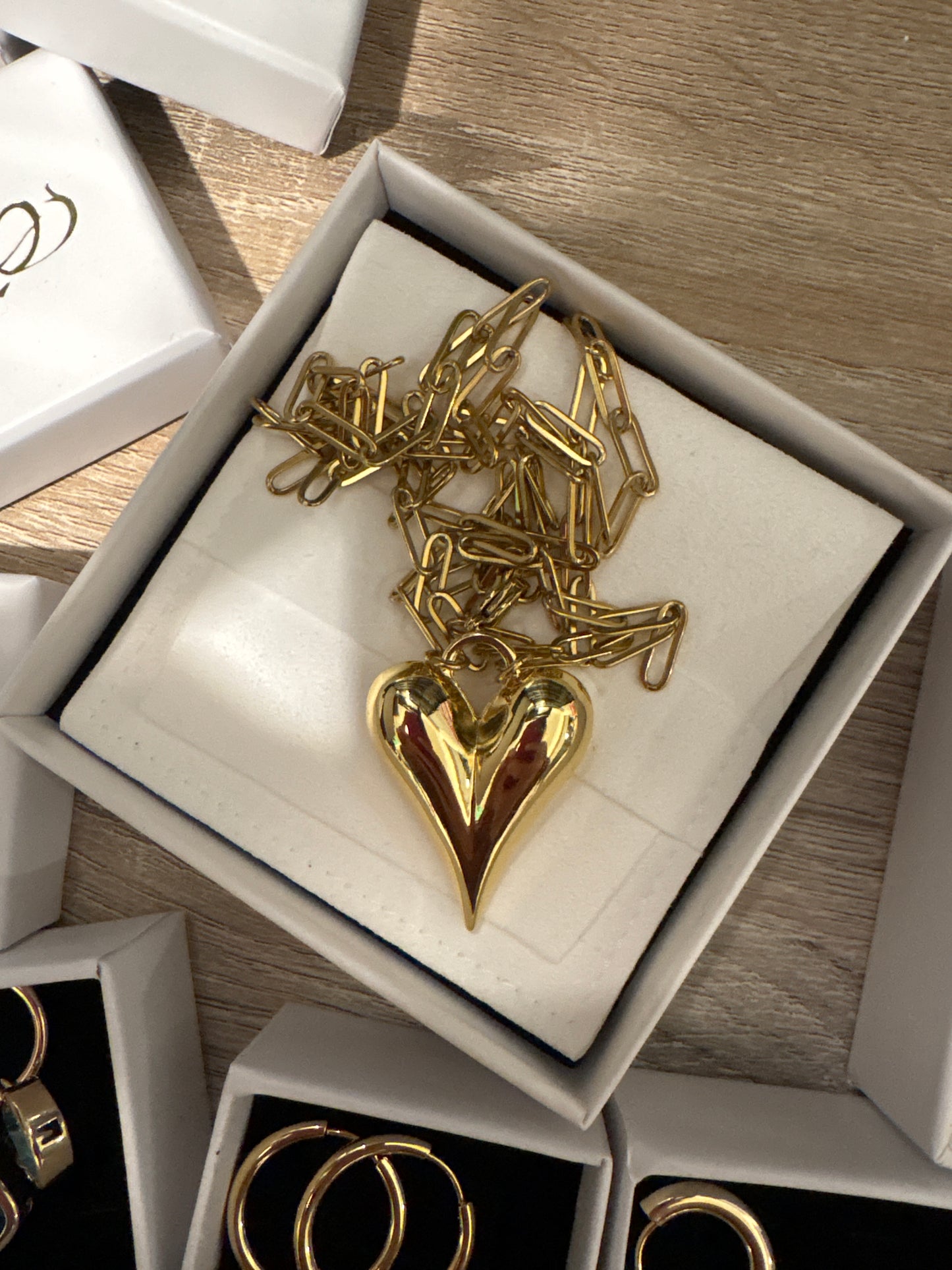 Modern Hearts Necklace Long Gold