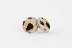 Fur stud earring with wild cat pattern. 