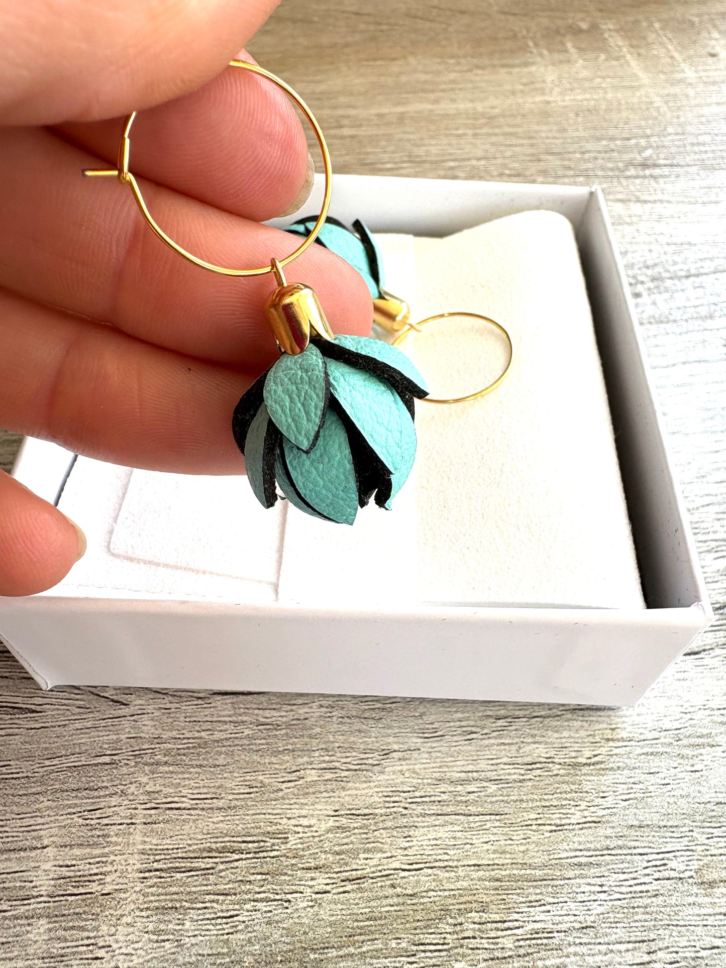 Wild Flower Buds- Mint on Steel Hoops