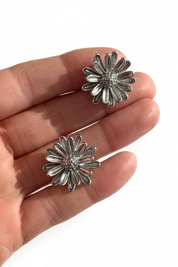 Daisy Stud Earrings Silver