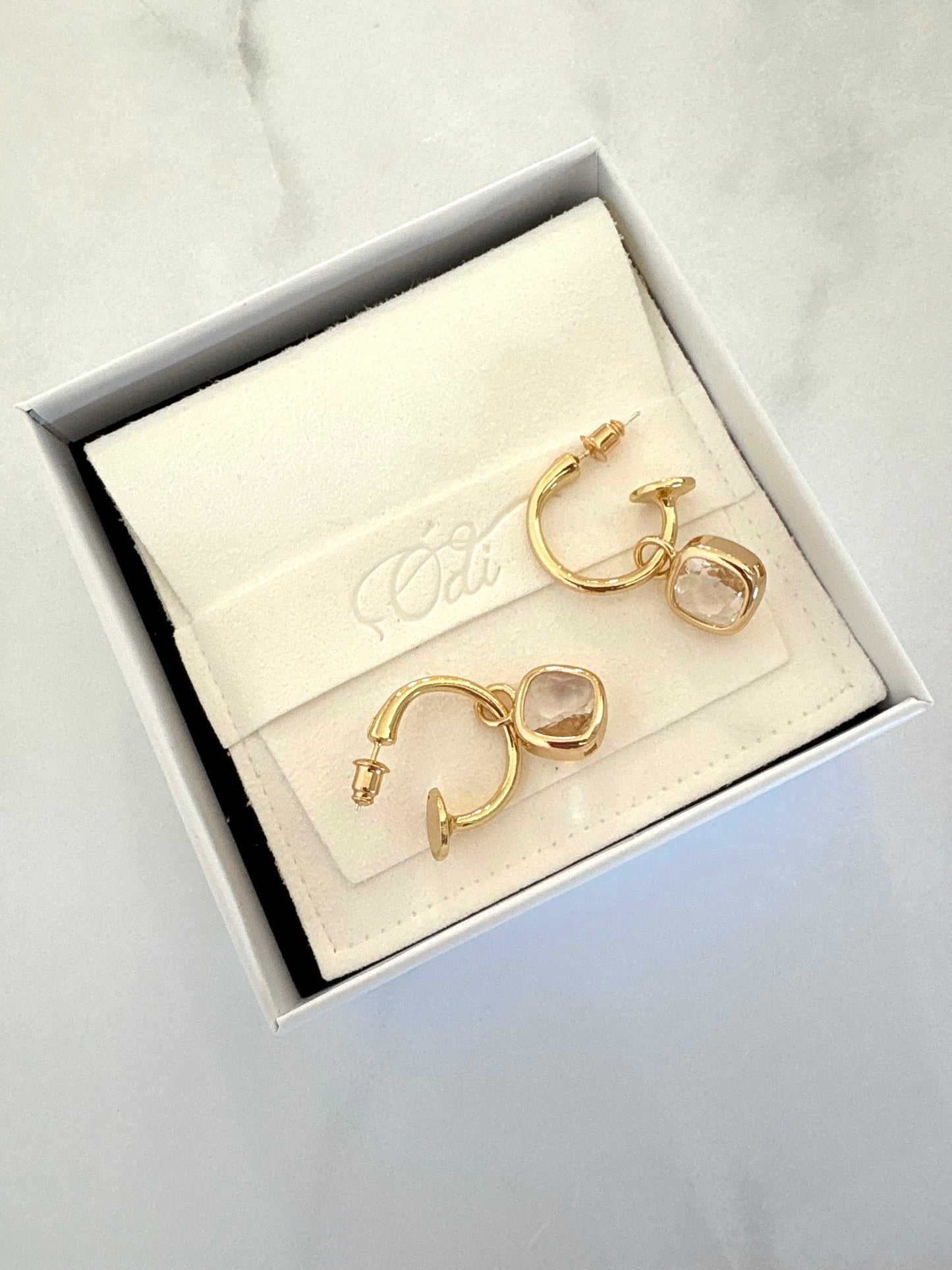 Cushion open style Hoops