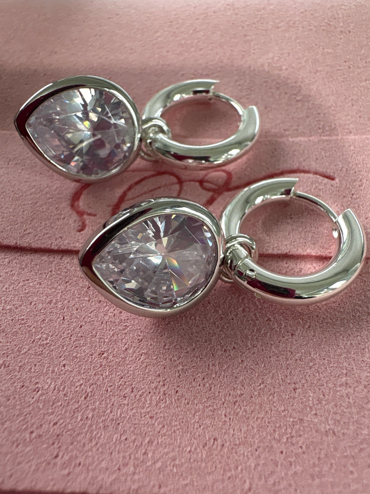 Ice Dewdrops Huggies Silver