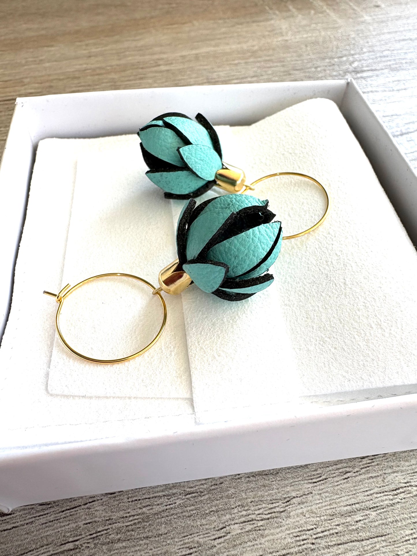 Wild Flower Buds- Mint on Steel Hoops