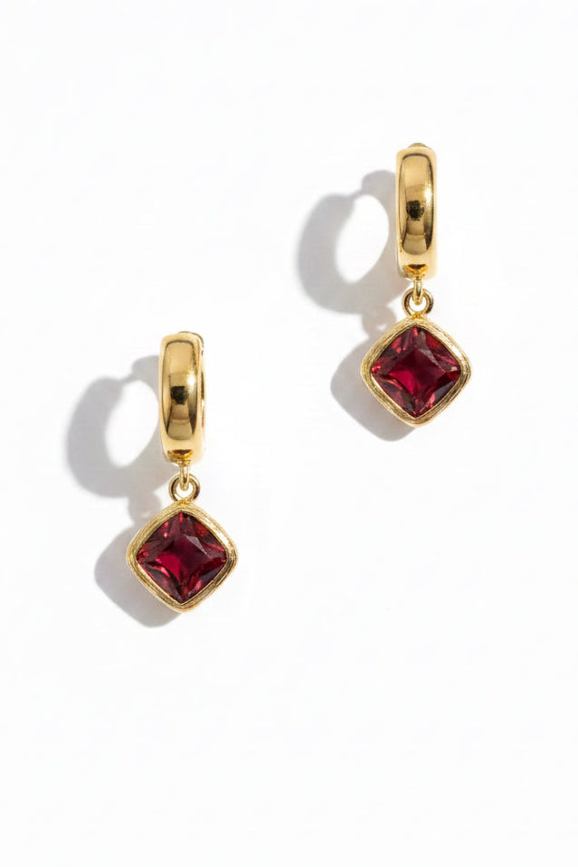 Pinky Red Rhombus Jewel on Huggies Gold