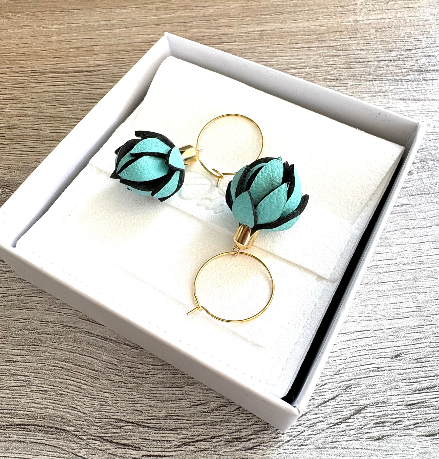 Wild Flower Buds- Mint on Steel Hoops