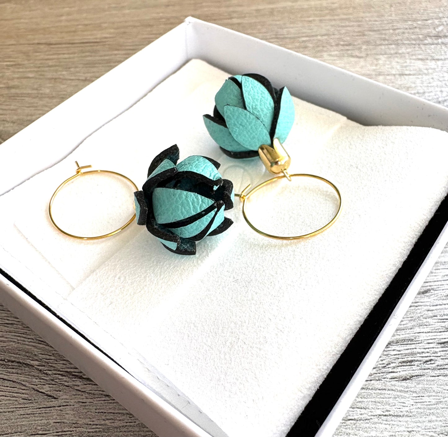 Wild Flower Buds- Mint on Steel Hoops