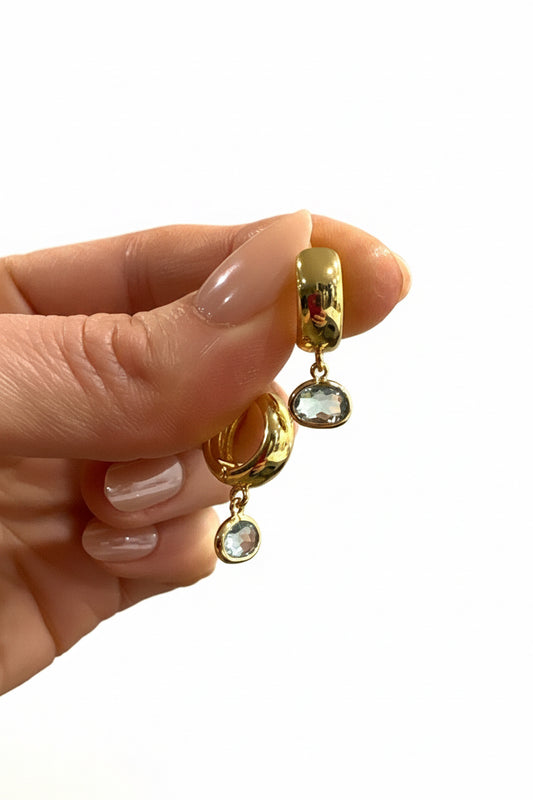 Erinite Droplets on Gold Huggies