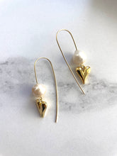 Modern Hearts & Pearls- Earrings  in Gold