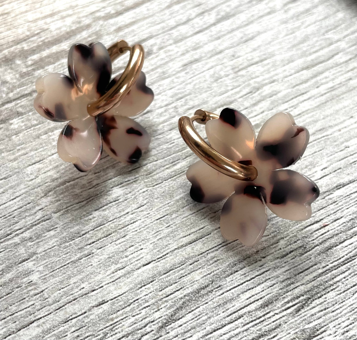 Blonde Tortoiseshell Blooms on Wide Rose-gold Hoops