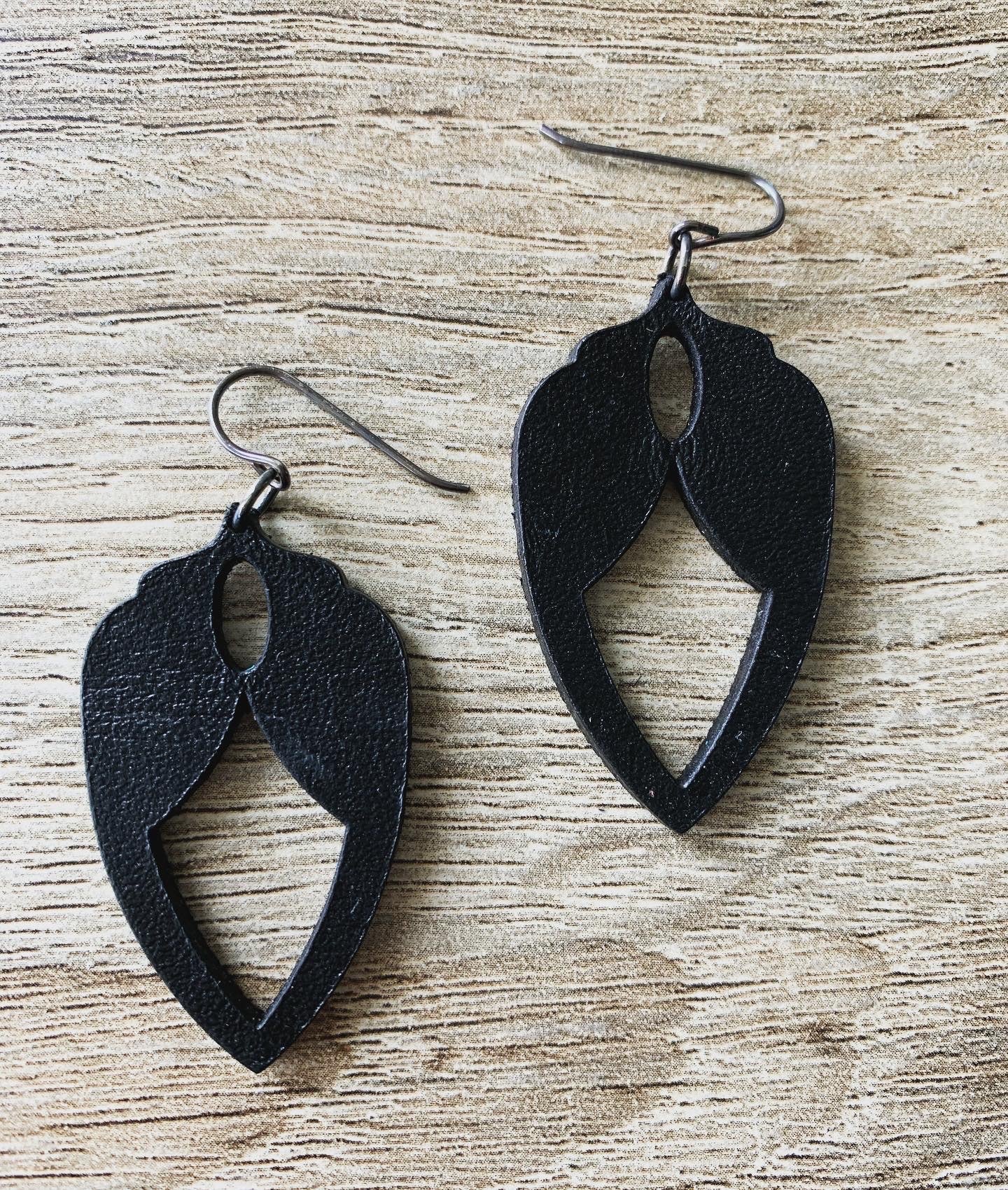 Shield Earrings-Black